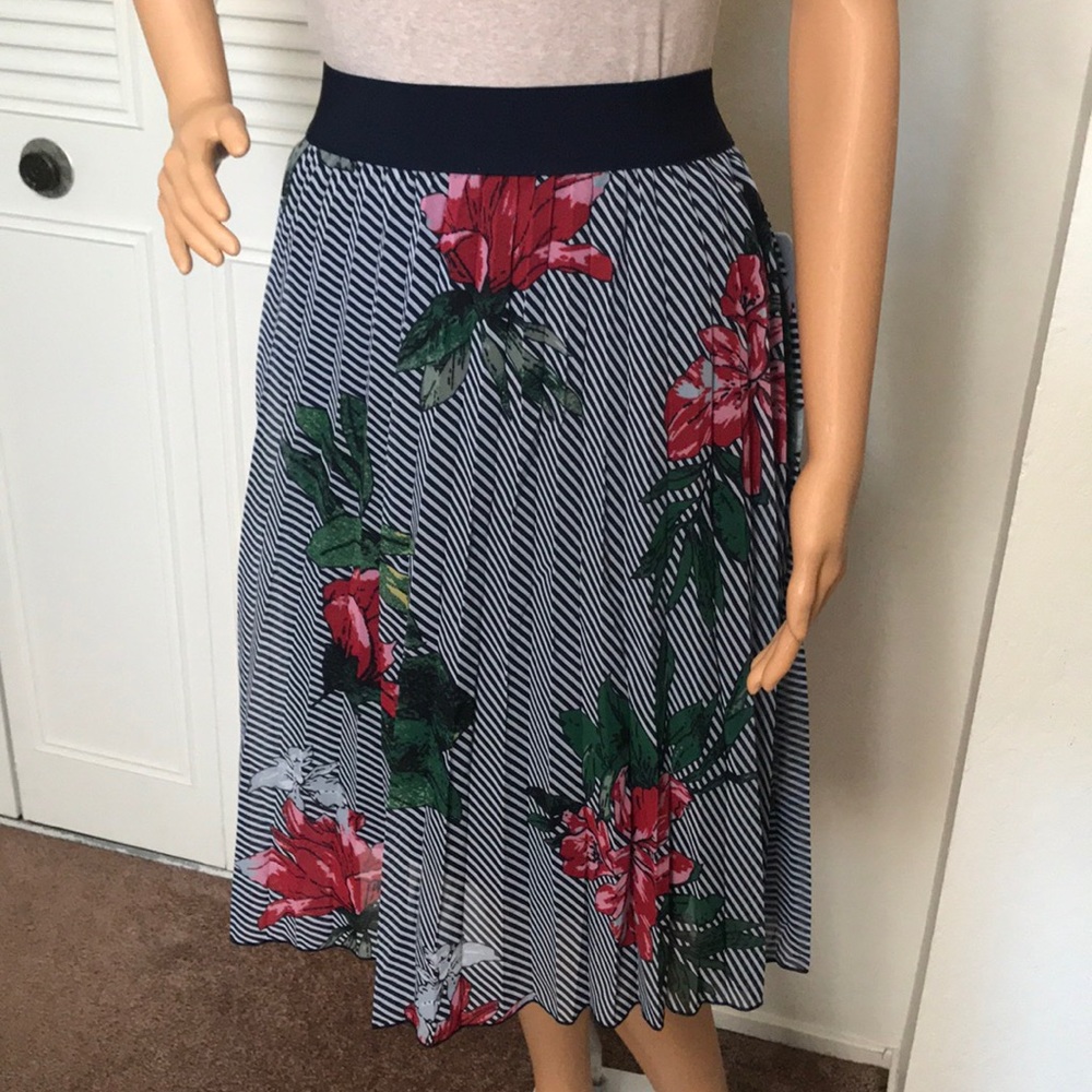 Metro Wear, electric floral stripe plates Med - Picture 2 of 2